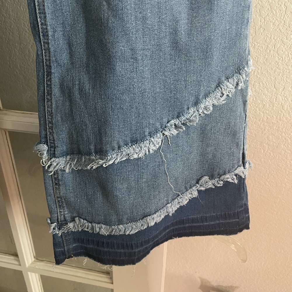Plus Size Ripped Jeans. - Picture 3 of 7